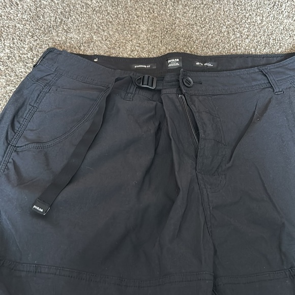 Men’s Prana Black Cargo Shorts - Picture 3 of 4